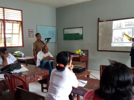 Goes to School in SD Pertiwi Ambon