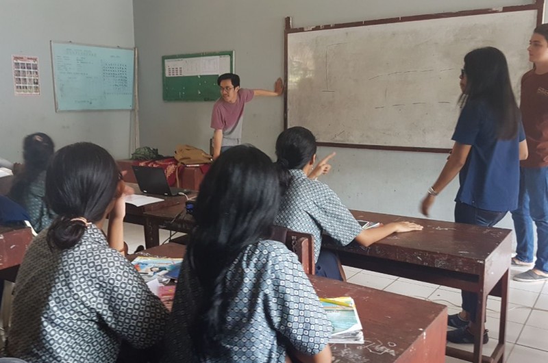 Goes to School in SMP Pertiwi Ambon