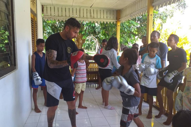 Kickboxing Class di Negeri Paperu.