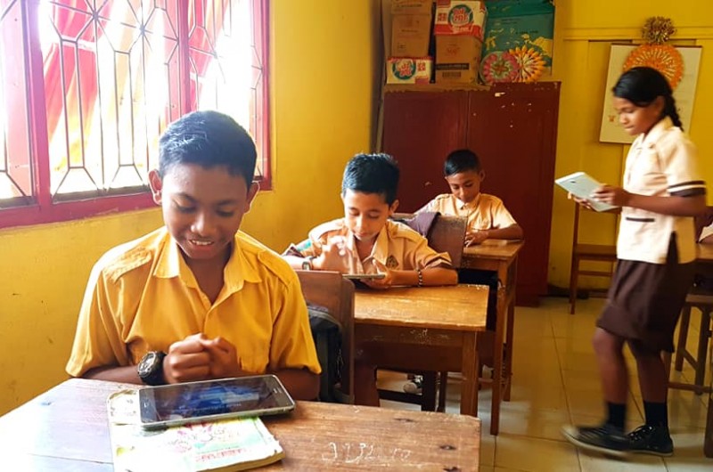 Heka Leka Goes To School di SD Negeri 3 Saparua.