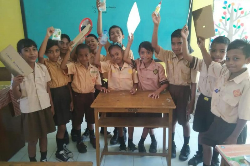 Heka Leka Goes To School di SD Negeri 3 Saparua.