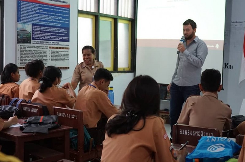 Heka Leka Goes to School to SMAS Kristen YPKPM Ambon